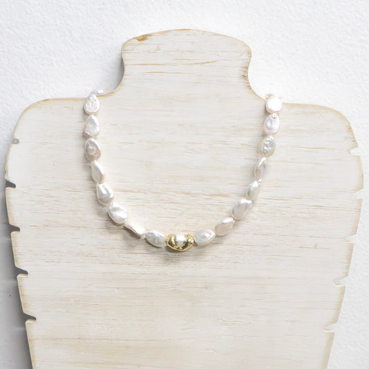 Pearl short necklace with gold piece and magnetic clasp 2 per pack AFA97191