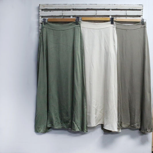 Cream silk blend skirt with pockets 2 per pack     CGX100C