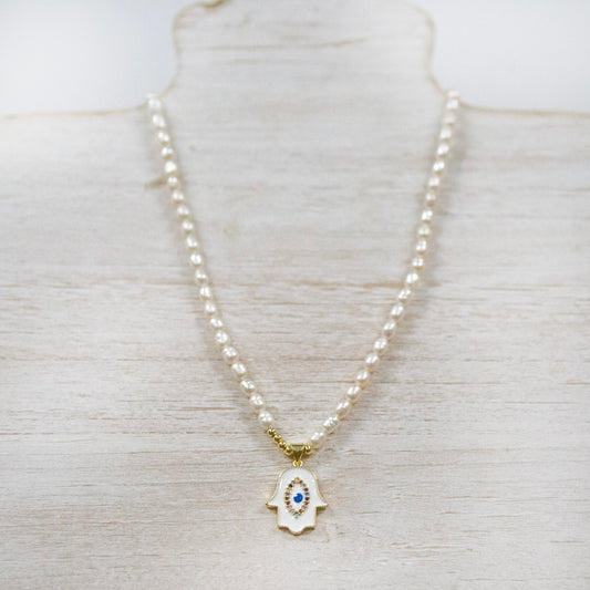 Pearl necklace with hand charm and gold detail 2 per pack FJ012N