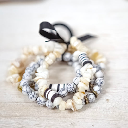 Set of 4 marble and shell bracelets 2 per pack