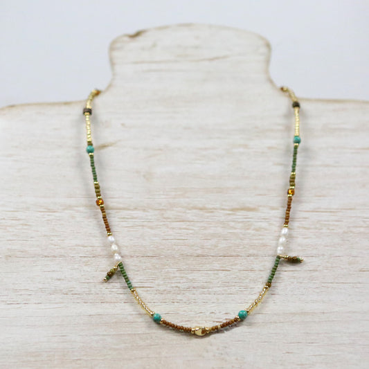 Short gold necklace with pearl and semi precious stone 2 per pack FJ022N