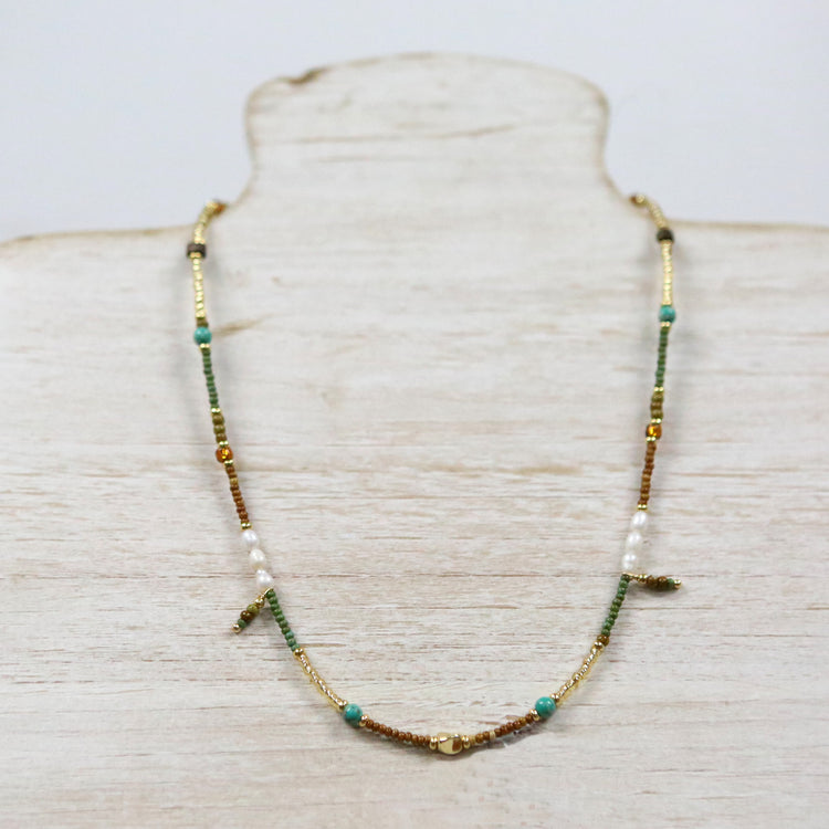 Short gold necklace with pearl and semi precious stone 2 per pack FJ022N