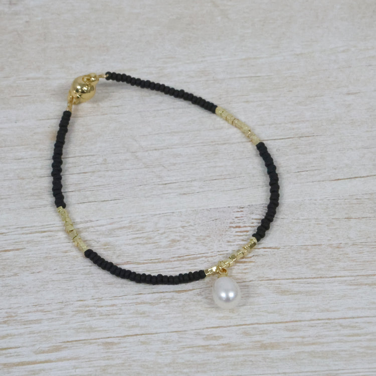 Black stone and gold bracelet with pearl and magnetic clasp 2 per pack KFA60417