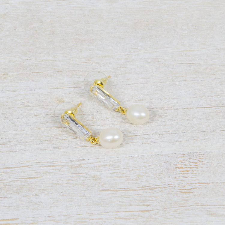 Gold and long crystal pearl earrings 2 per pack KFA903795