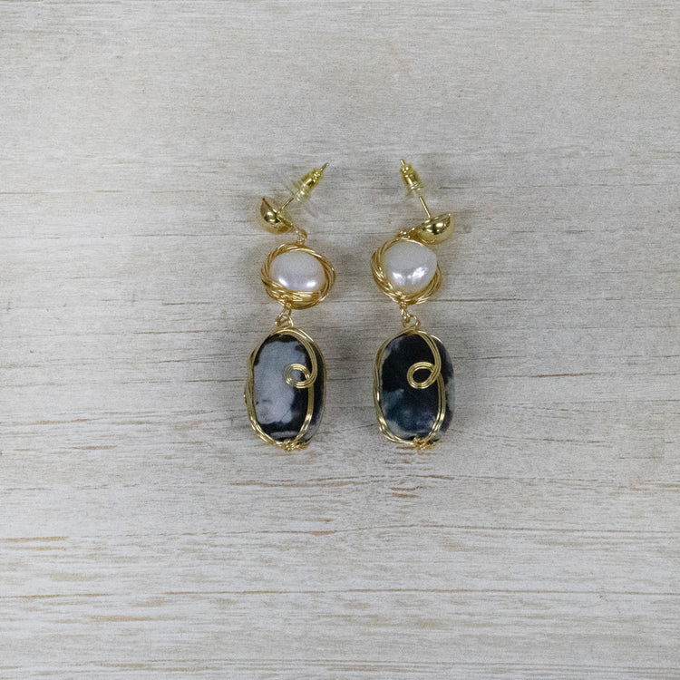 Pearl and marble with gold detail earrings 2 per pack KFA98431