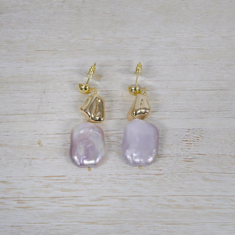 Gold charm and pearl earrings 2 per pack KFA98958