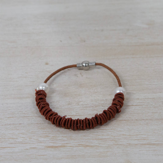 Rust rope bracelet with pearl 2 per pack                  AFH805698