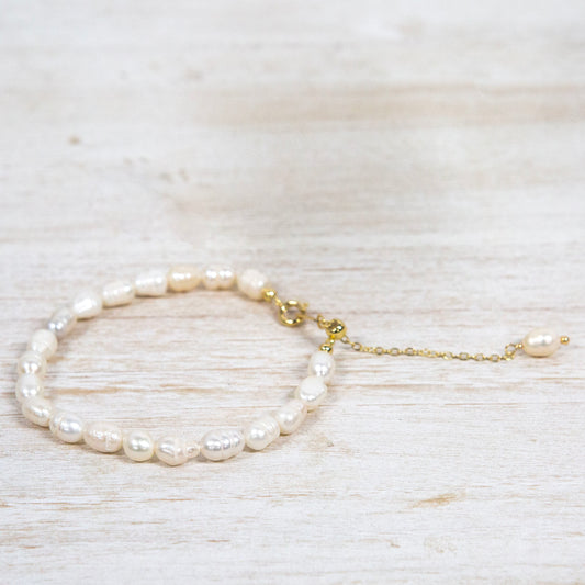 Pearl bracelet with gold clasp 2 per pack                AFH803227