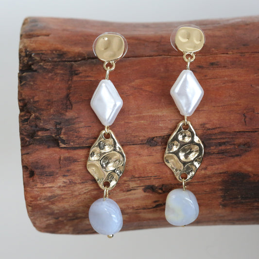 Hammered antique gold earring with quartz stone 2 per pack