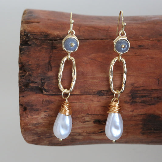 Antique gold loop earring with stone and drop pearl 2 per pack
