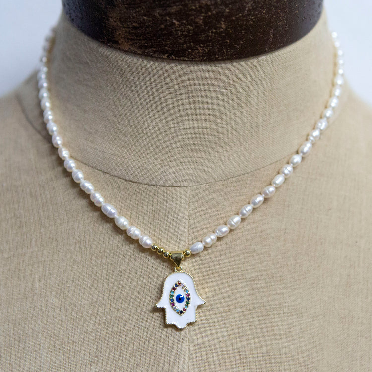 Pearl necklace with white and gold hand charm 2 per pack FJ801185