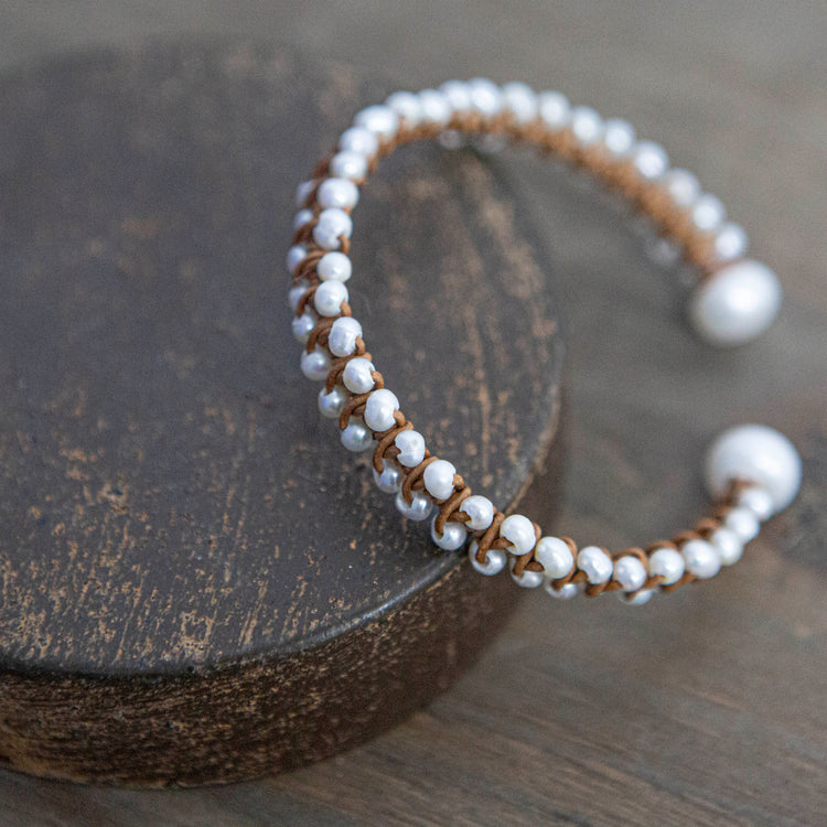 Tan leather and pearl bracelet 2 per pack FX900465