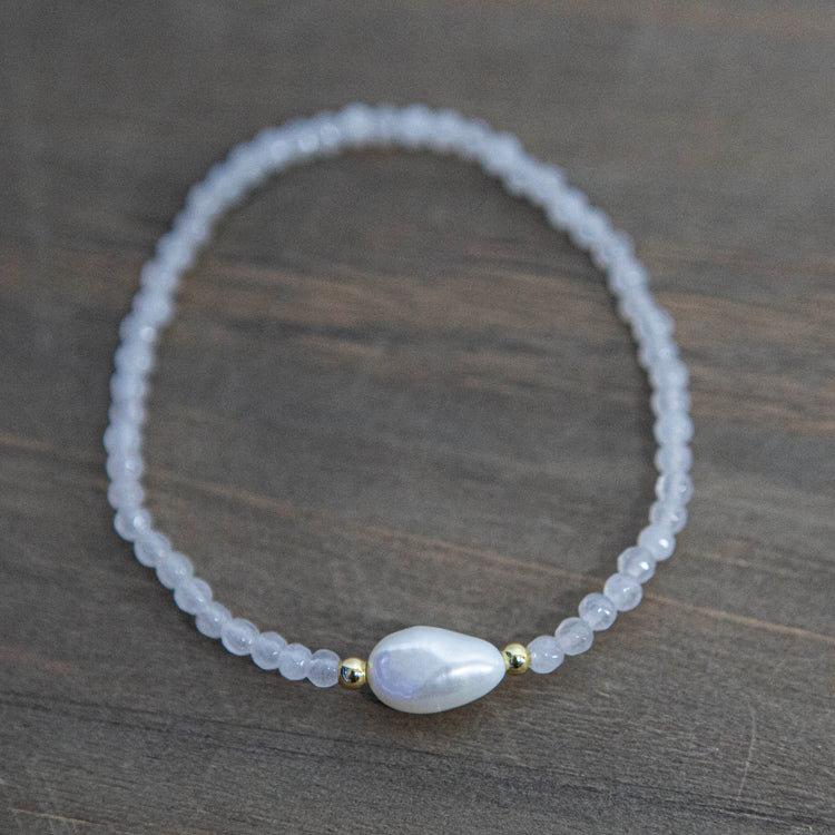 White crystal and pearl bracelet 2 per pack FX900776