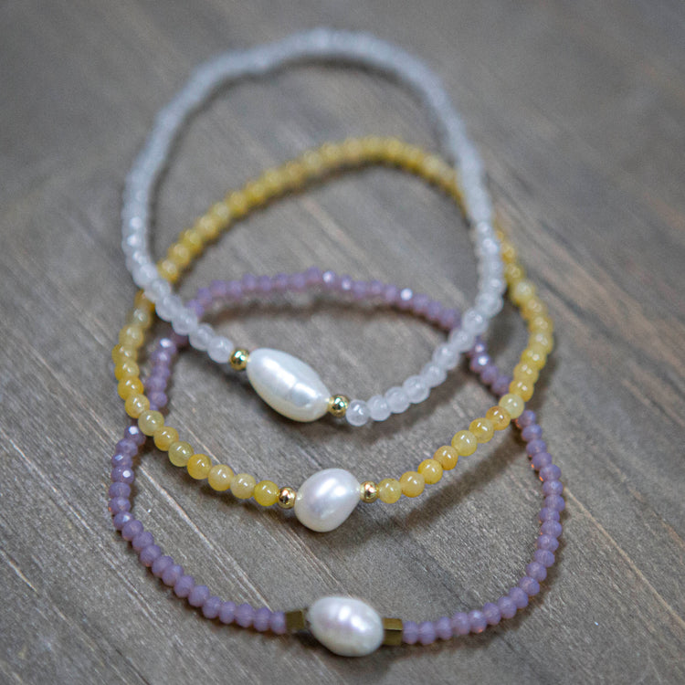 White crystal and pearl bracelet 2 per pack FX900776