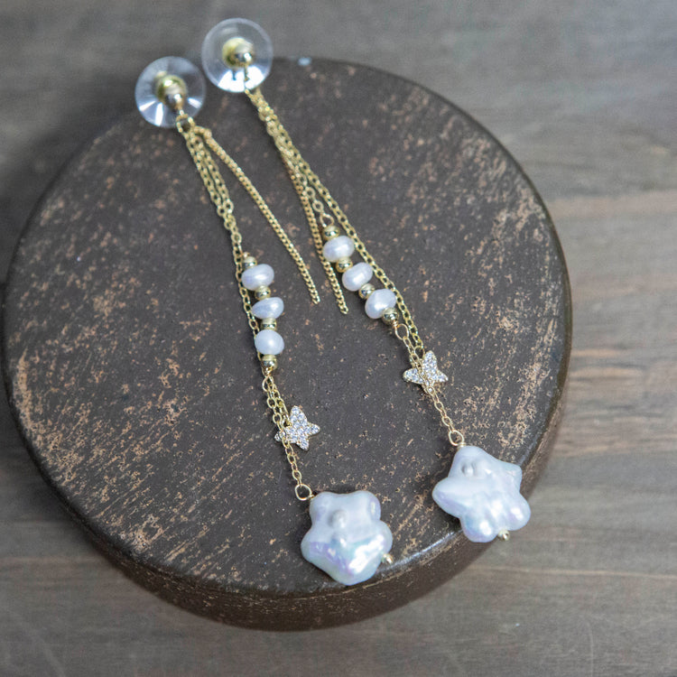 Gold hanging earrings with pearl and diamante charms 2 per pack FX900844