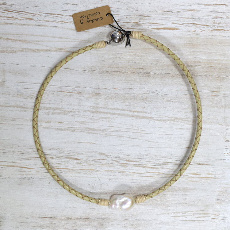 Natural leather chocker necklace with pearl charm and magnetic clasp 2 per pack G31339