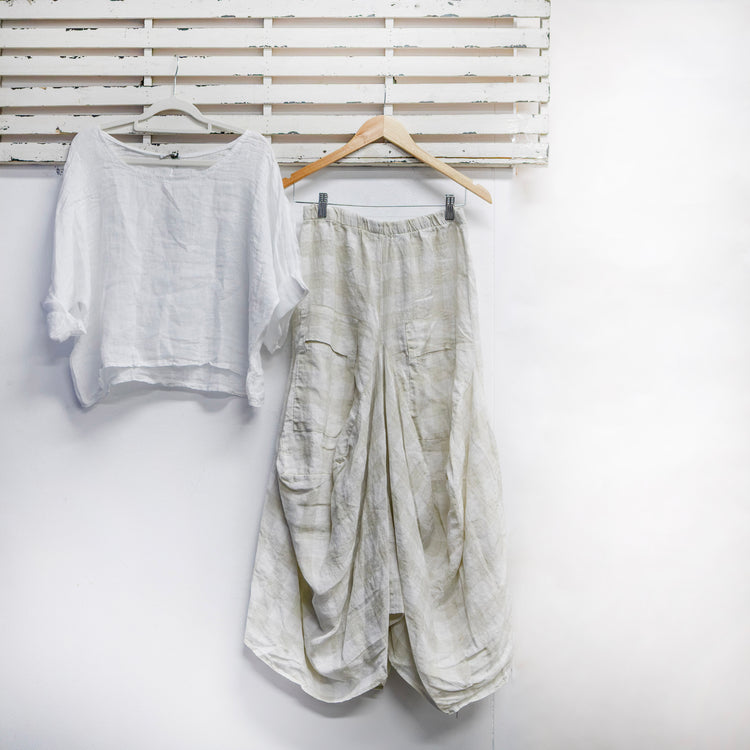 Natural linen checked skirt with front pockets to per pack G3366N