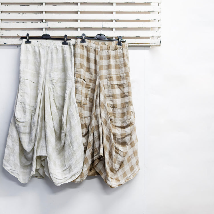Natural linen checked skirt with front pockets to per pack G3366N