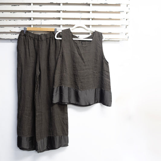 Natural linen sleeveless top with silk blend boarder 2 per pack   G67827N
