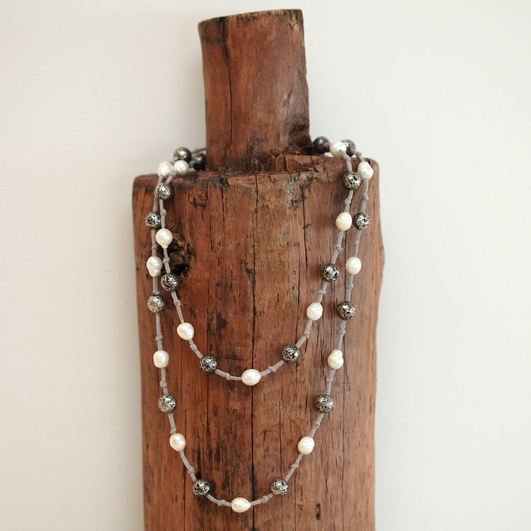 Light grey cord necklace with pearl and grey metal balls 2 per pack